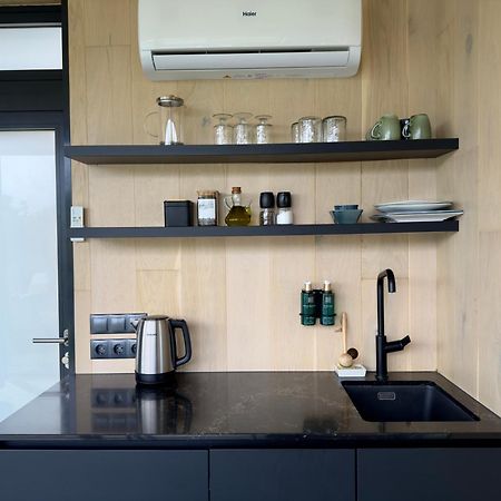 Basecamp Tiny House Eco-Resort Ijmuiden Эймейден Экстерьер фото