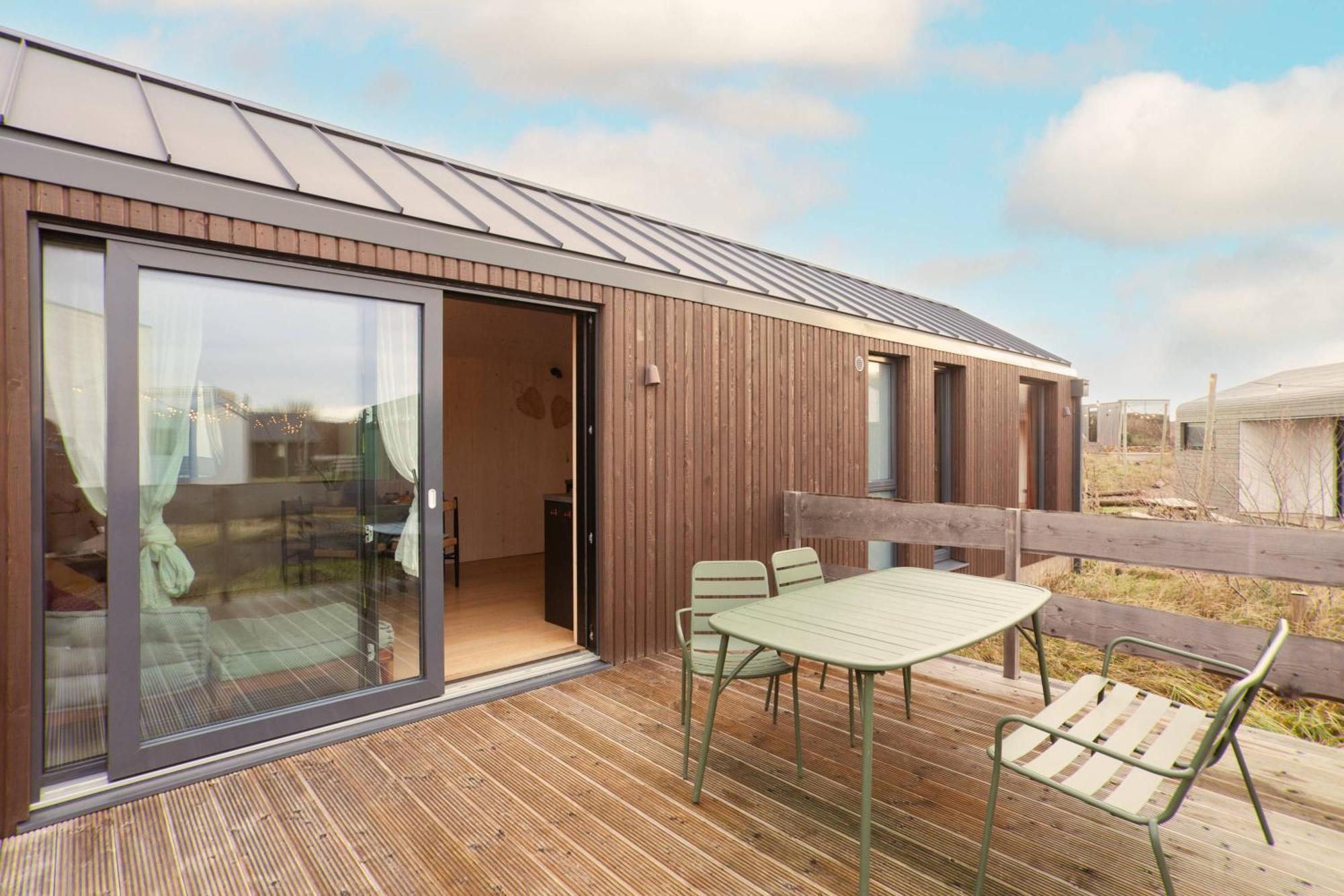 Basecamp Tiny House Eco-Resort Ijmuiden Эймейден Экстерьер фото