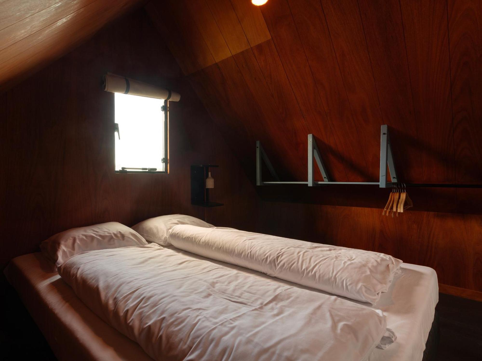 Basecamp Tiny House Eco-Resort Ijmuiden Эймейден Экстерьер фото