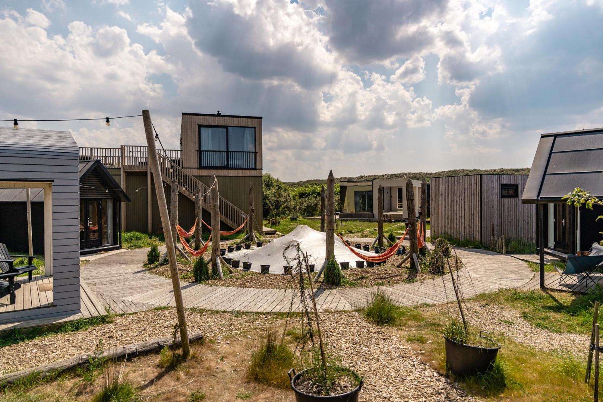 Basecamp Tiny House Eco-Resort Ijmuiden Эймейден Экстерьер фото