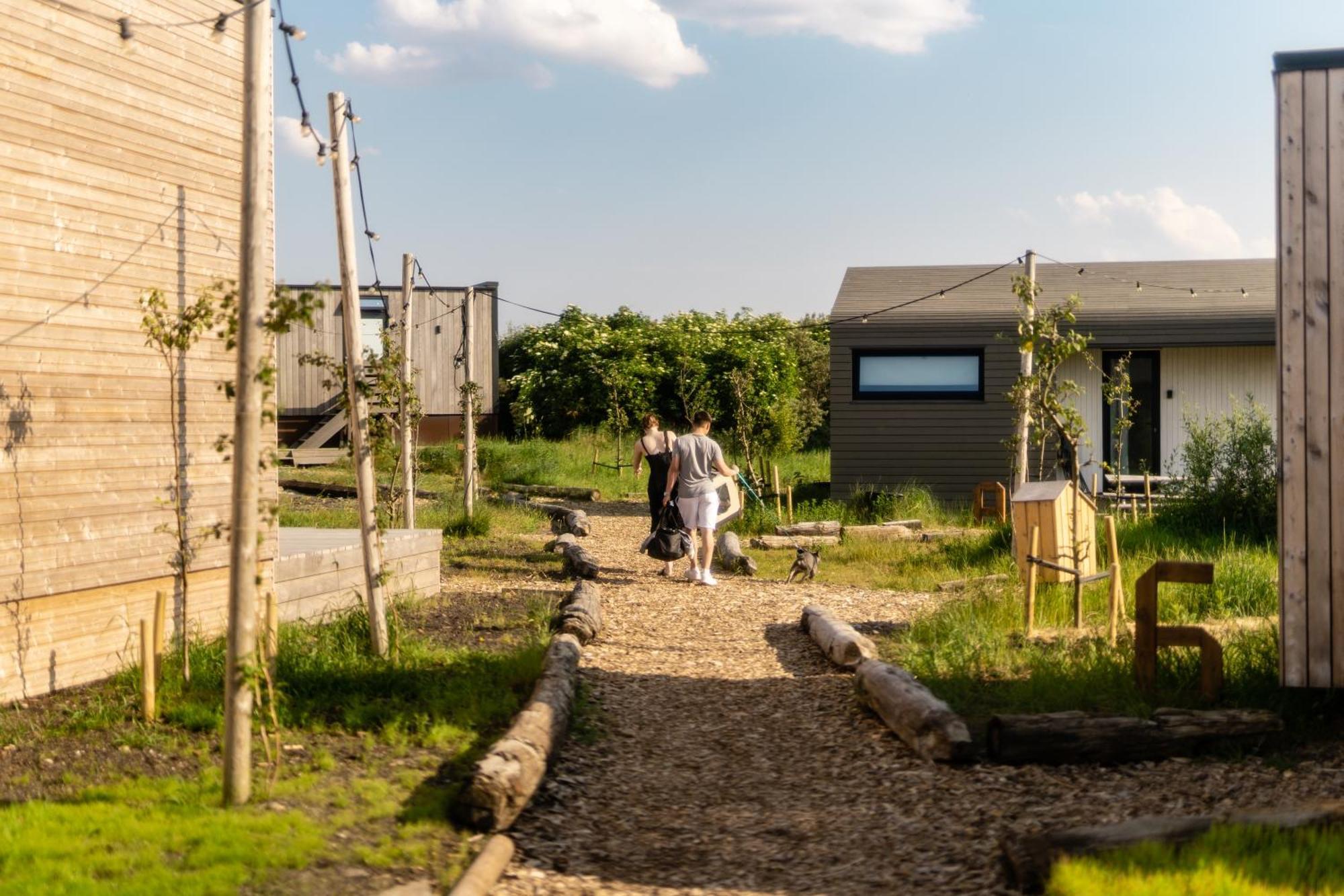 Basecamp Tiny House Eco-Resort Ijmuiden Эймейден Экстерьер фото