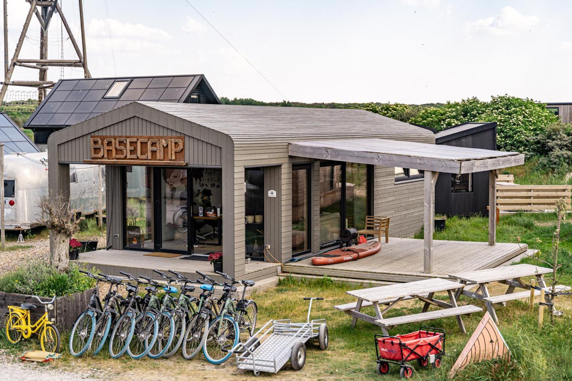 Basecamp Tiny House Eco-Resort Ijmuiden Эймейден Экстерьер фото