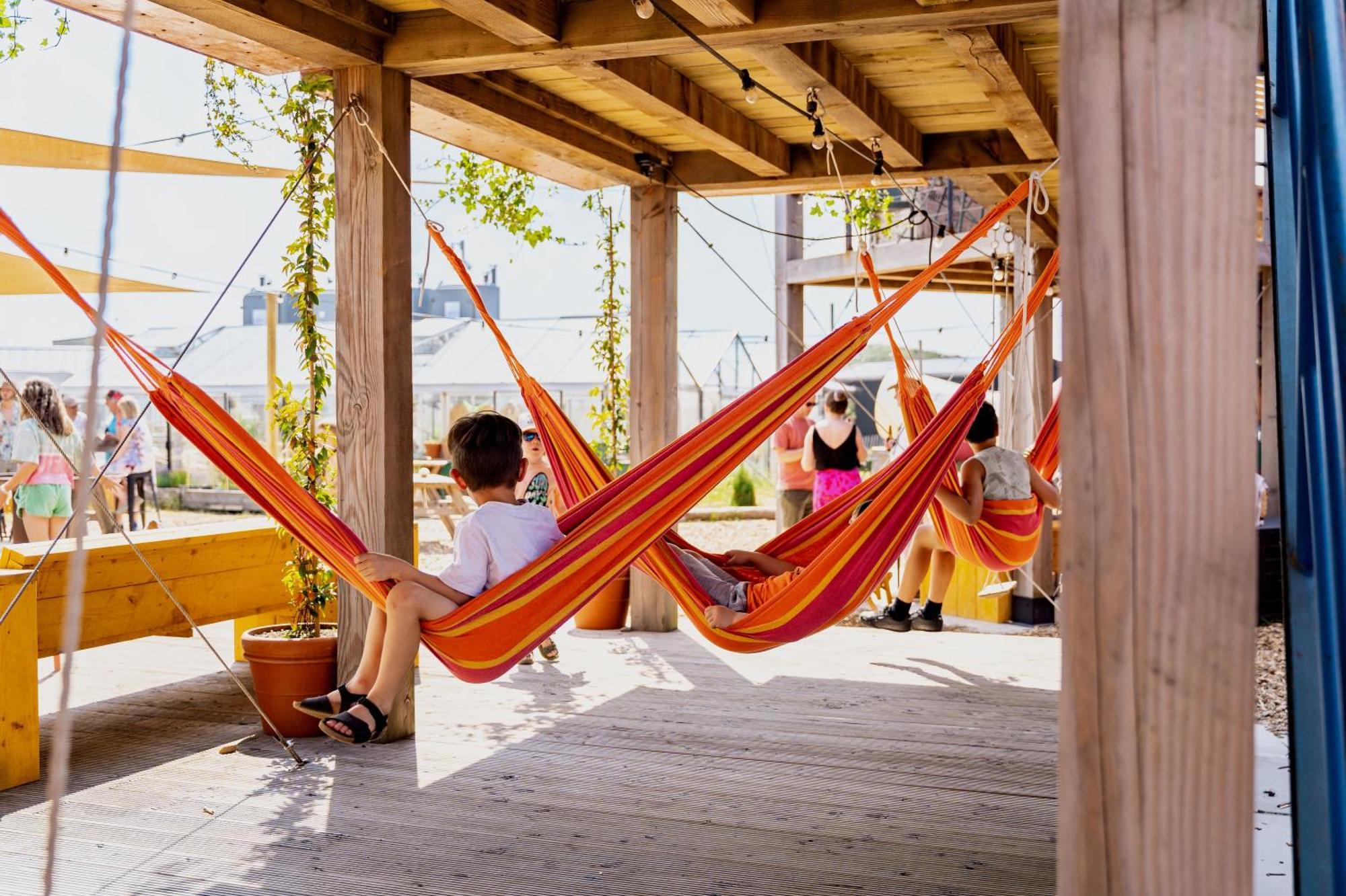 Basecamp Tiny House Eco-Resort Ijmuiden Эймейден Экстерьер фото