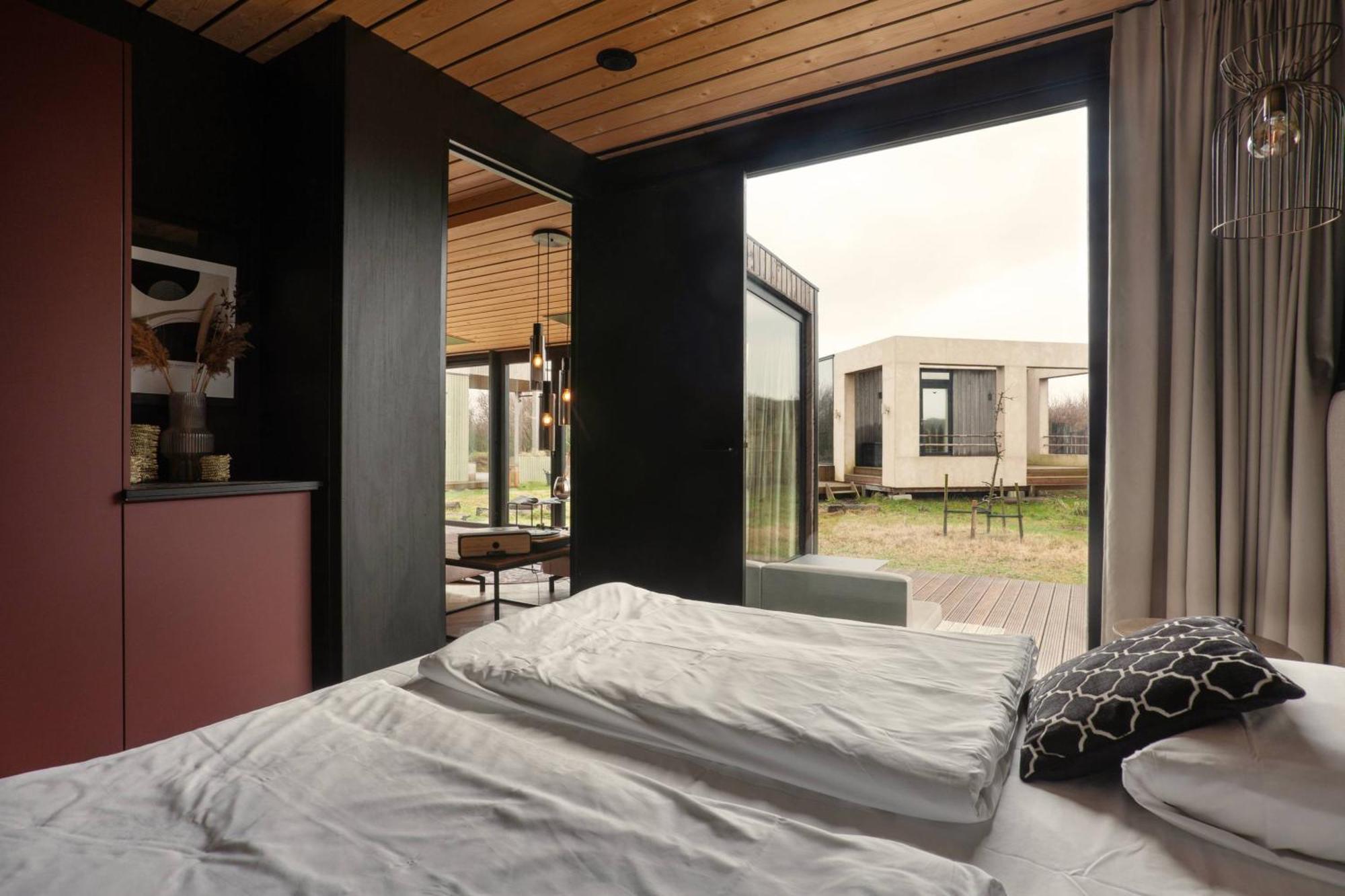 Basecamp Tiny House Eco-Resort Ijmuiden Эймейден Экстерьер фото