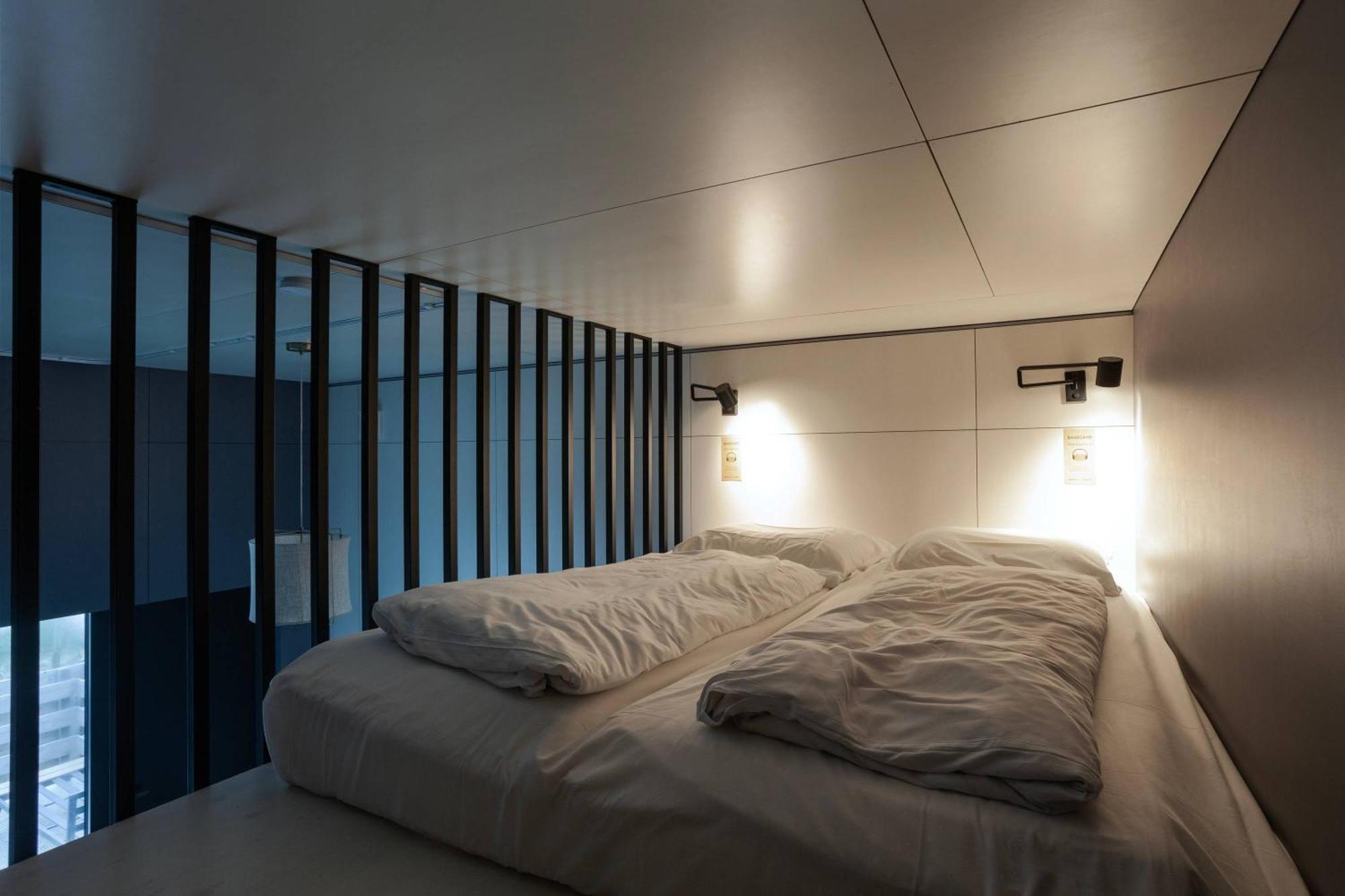 Basecamp Tiny House Eco-Resort Ijmuiden Эймейден Экстерьер фото