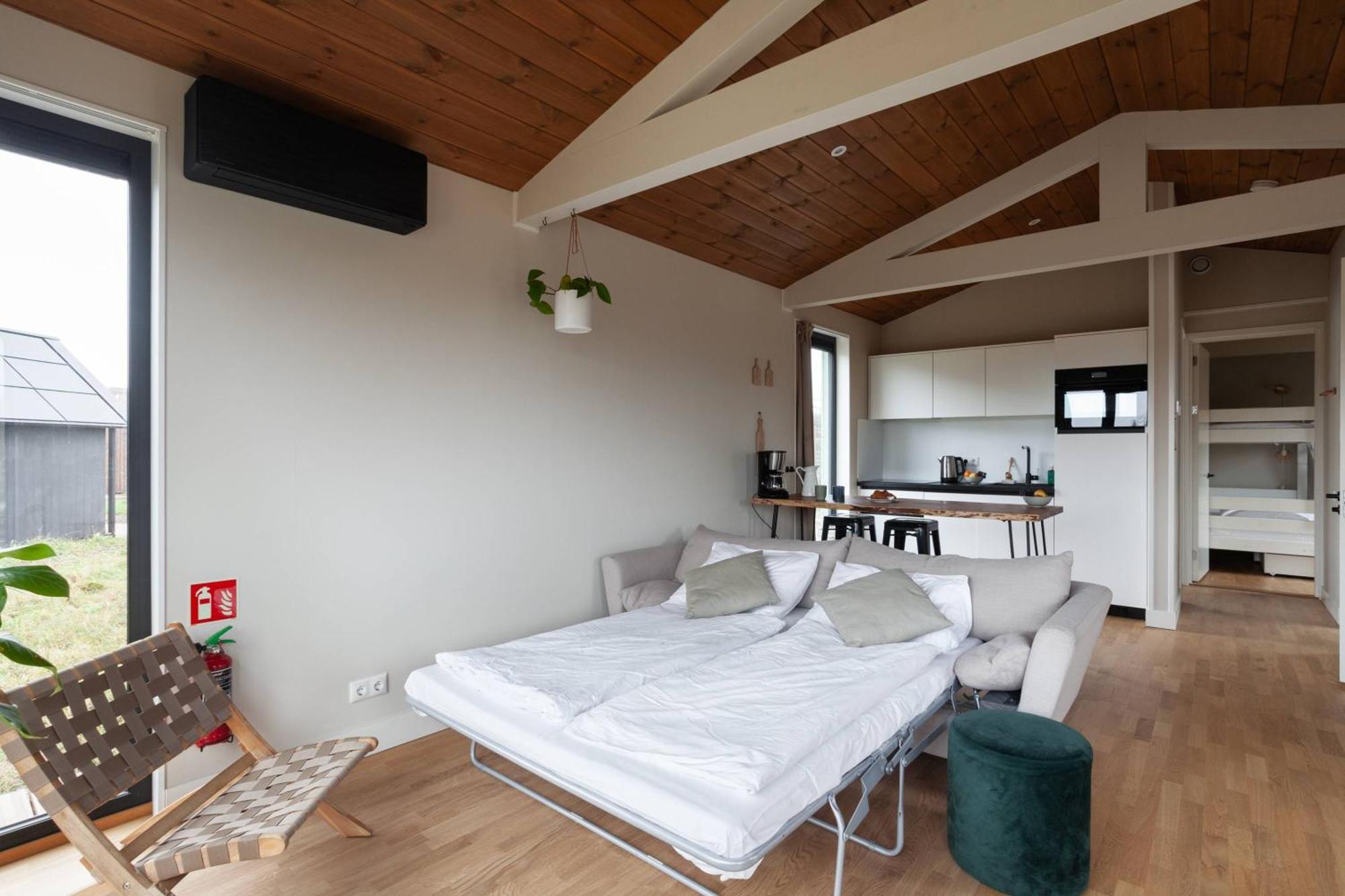 Basecamp Tiny House Eco-Resort Ijmuiden Эймейден Экстерьер фото