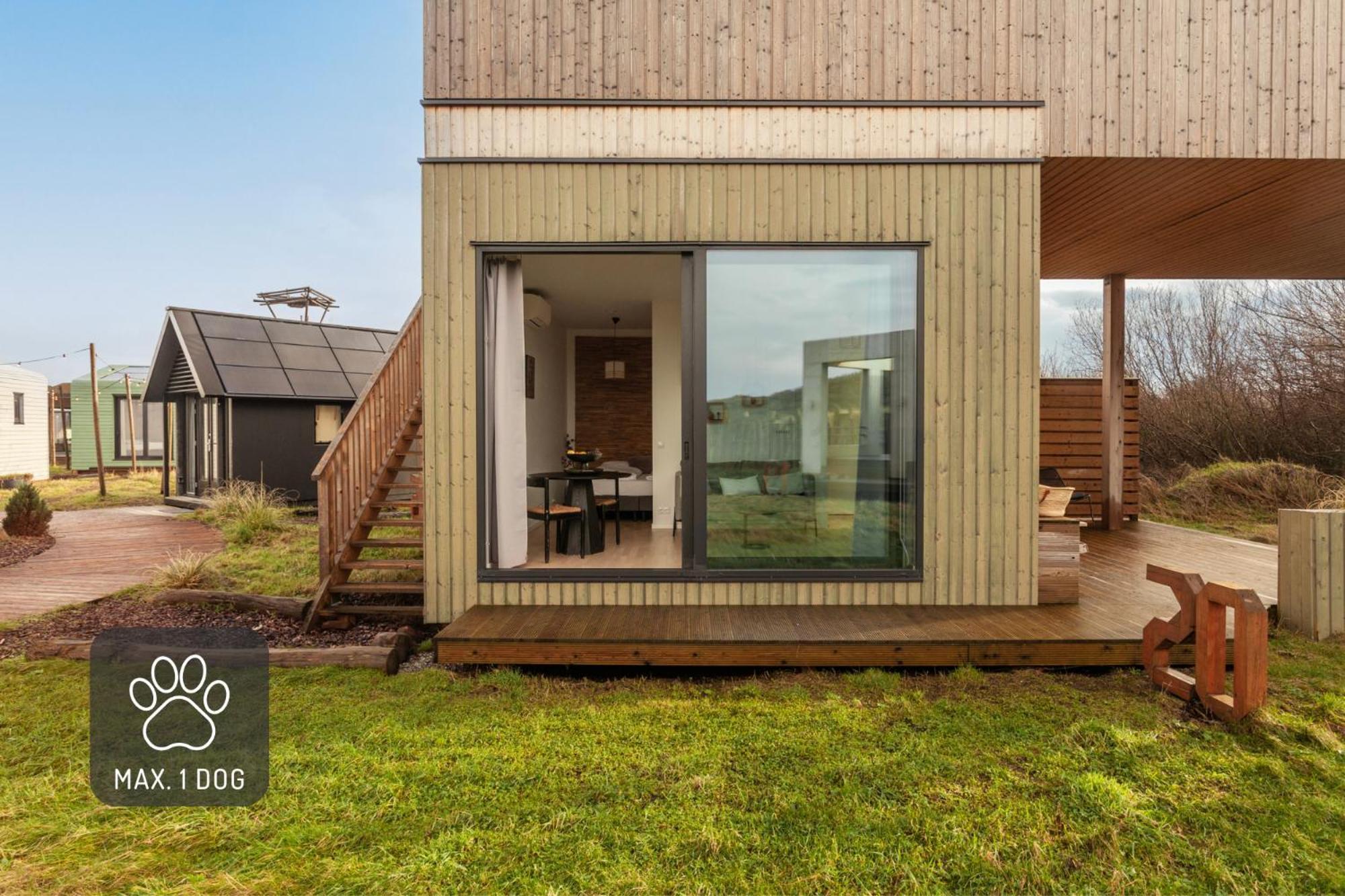 Basecamp Tiny House Eco-Resort Ijmuiden Эймейден Экстерьер фото