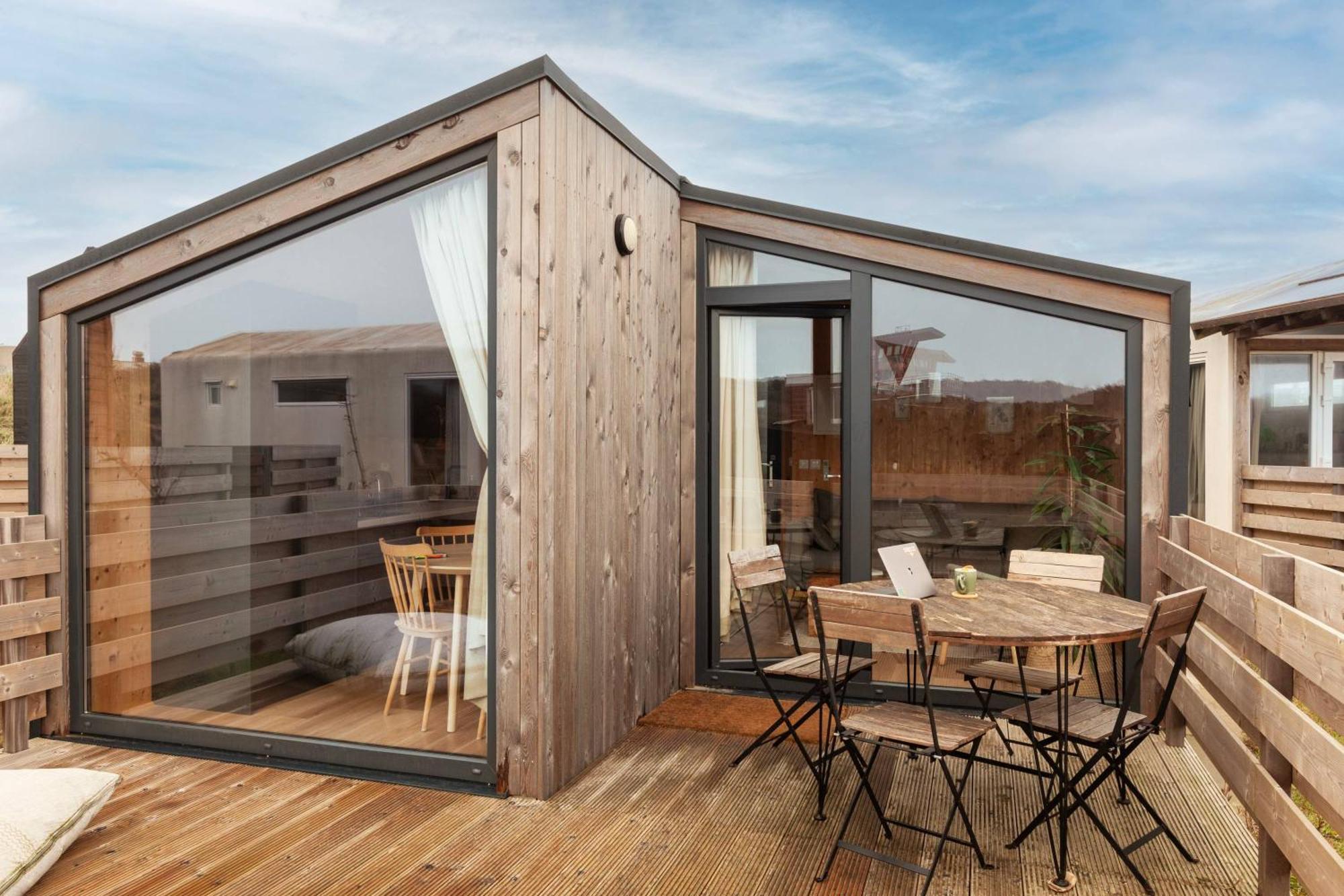 Basecamp Tiny House Eco-Resort Ijmuiden Эймейден Экстерьер фото