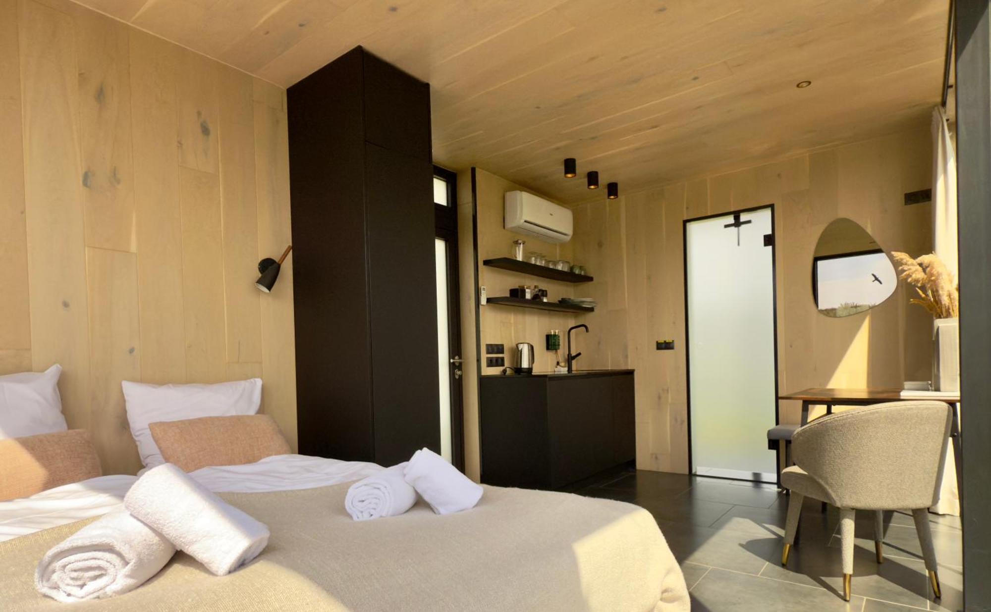 Basecamp Tiny House Eco-Resort Ijmuiden Эймейден Экстерьер фото